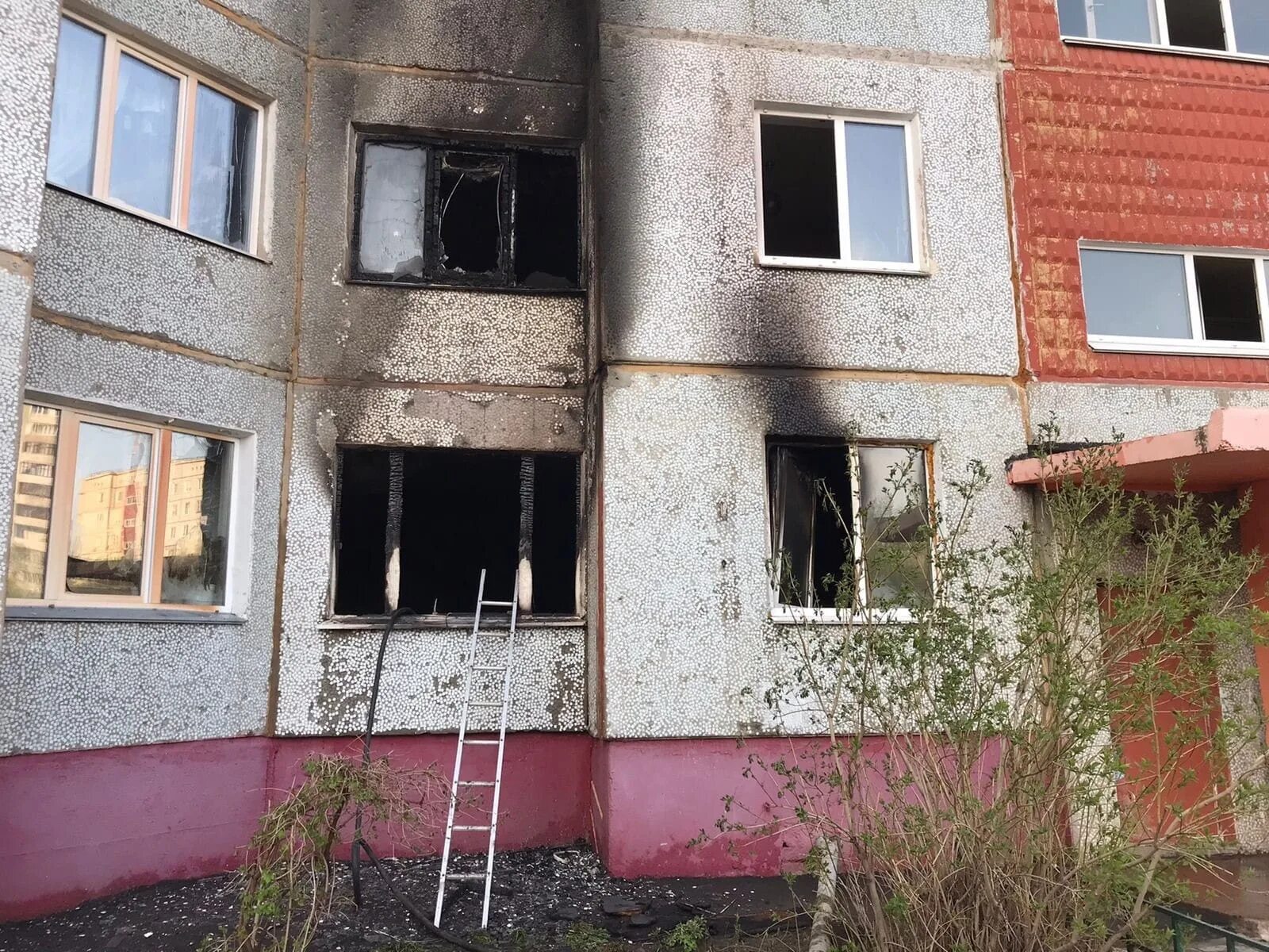 Из резервного фонда Омской области выделили 3 млн на помощь погорельцам Общество