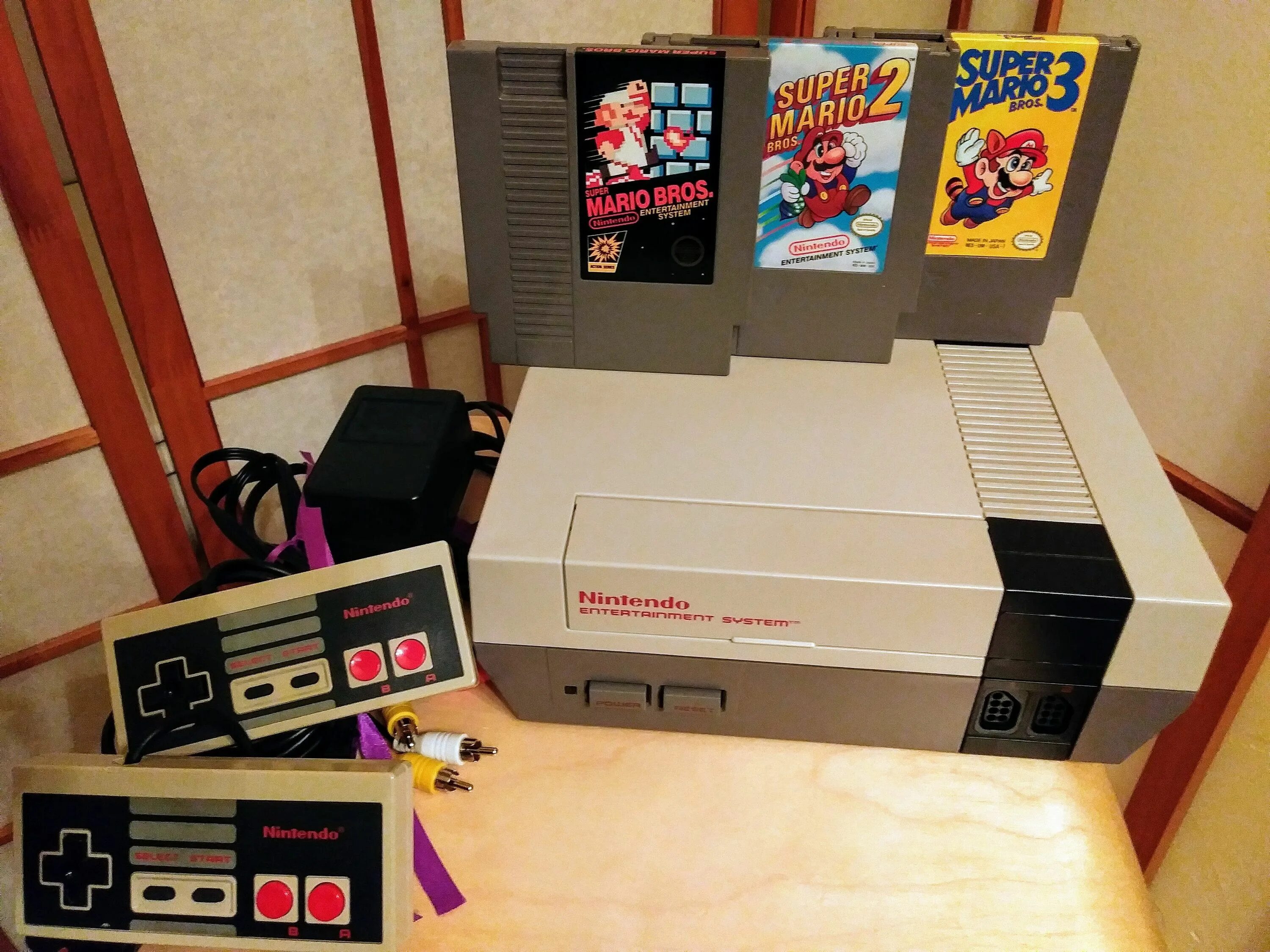 Приставка Нинтендо NES. Нинтендо нес 1985. Nintendo 1985 приставка. Консоль Нинтендо , NES.