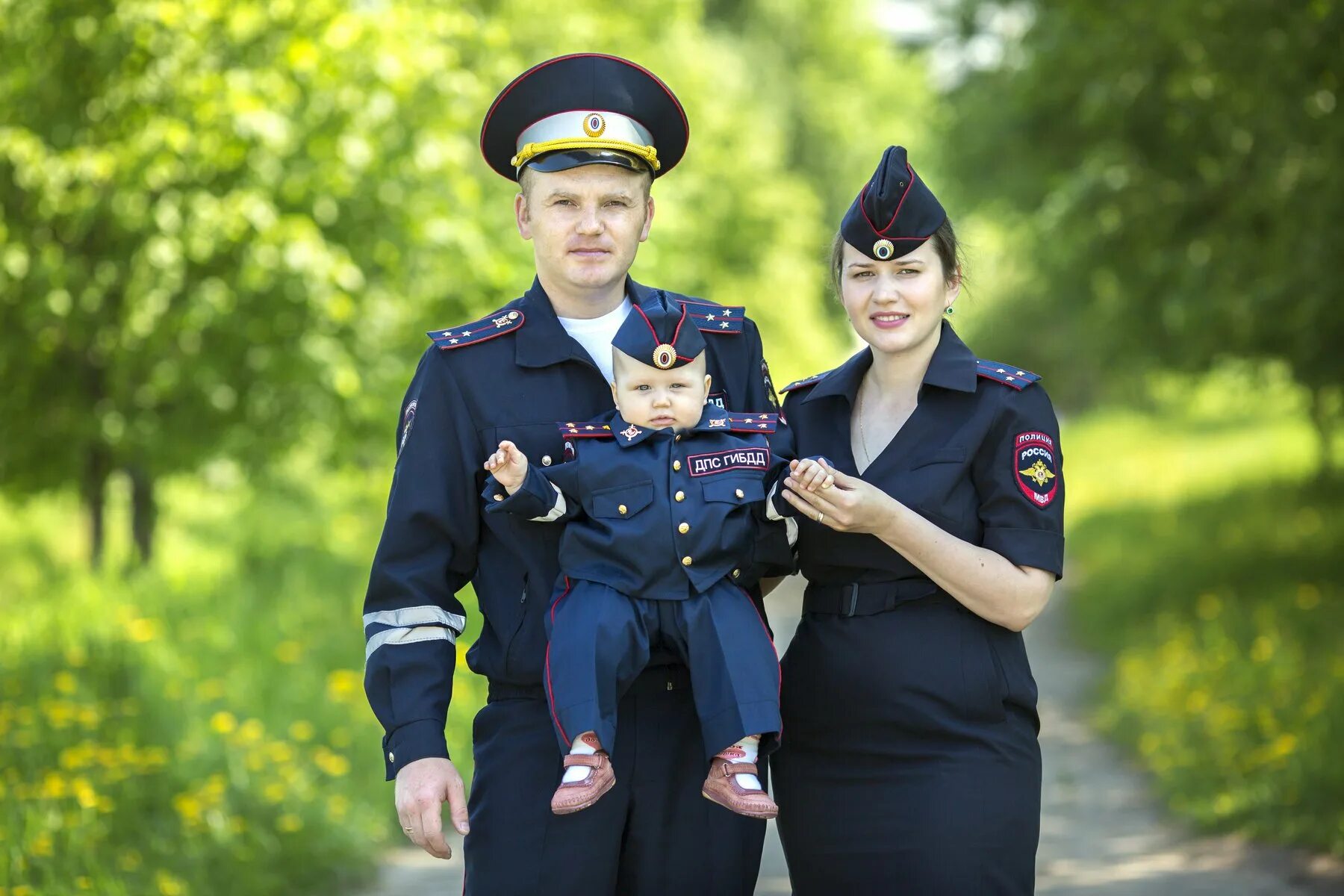 Фотосессия семьи полицейских. Фотосессия семьи полицейских. Фото семья полицейских. Фотосессия семьи полицейских. Семья сотрудника полиции.