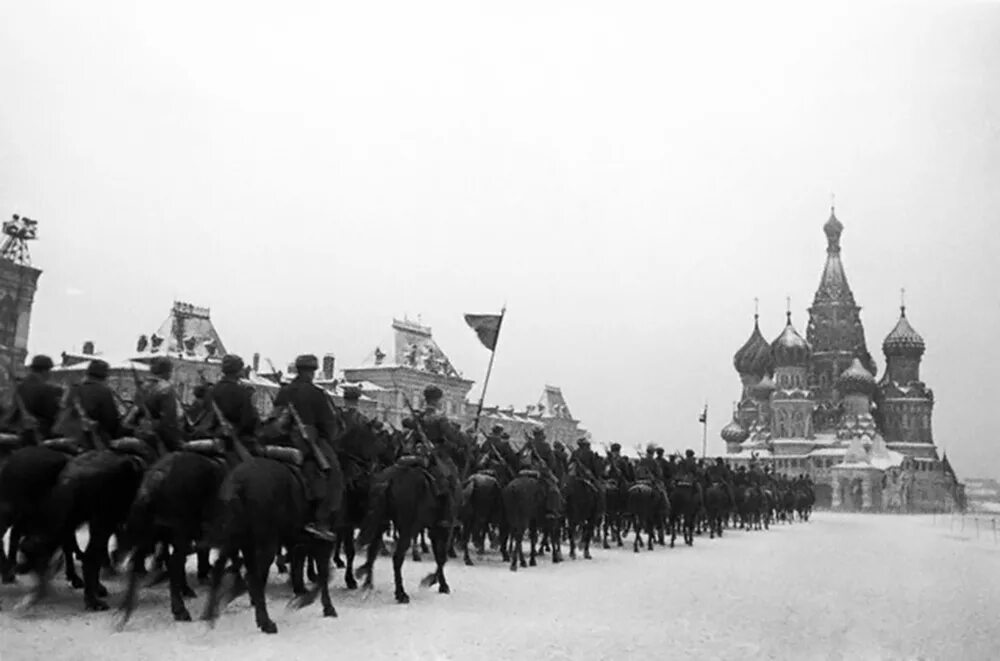 Военный парад 7 ноября 1941 года в Москве на красной площади. Парад 7 ноября 1941. Парад на красной площади 7 ноября 1941. День парада на красной площади 7 ноября 1941 года.