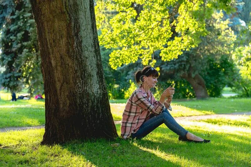 Sit under the tree