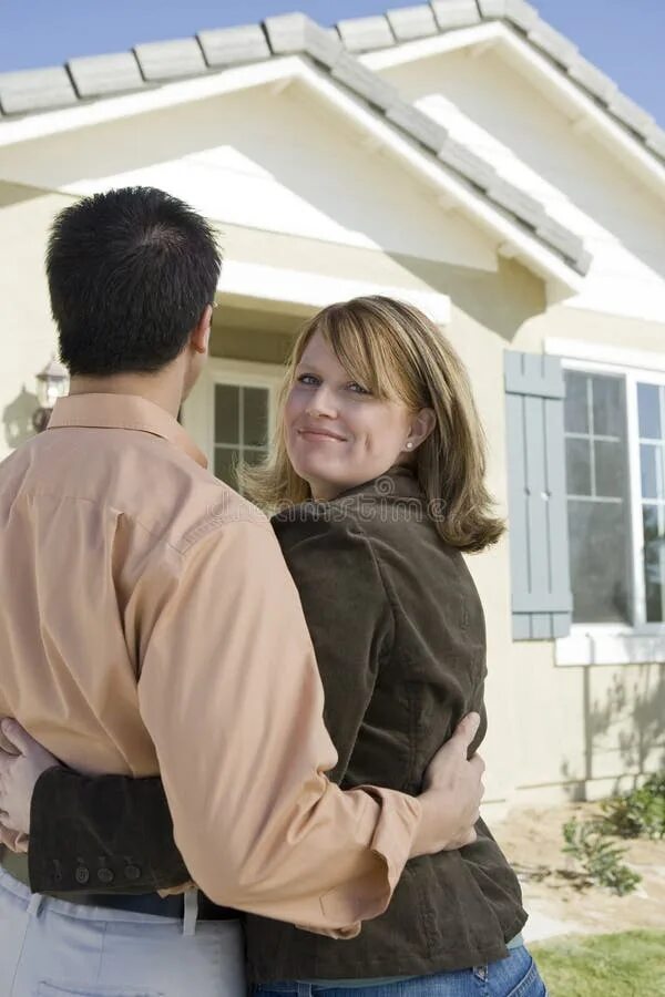 Millennial couples be like. Люди в загородном доме. Wife first home. Красивый домик для семьи. Wife first home.