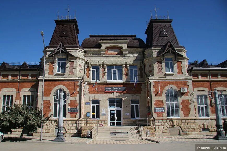 Маршрут путешествия москва дагестан. Дагестан дербент. Дербент баку на карте. Дербентский жд вокзал. Избербаш крепость.