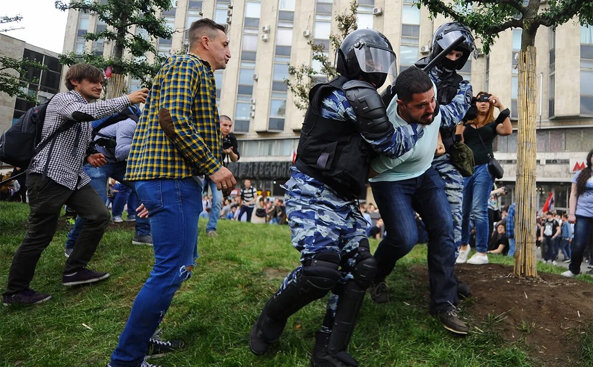 Митинги гражданского общества. Правозащитник картинки. Общество картинки побои.