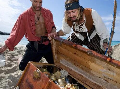 Где зарыт клад пиратов. Пираты и сокровища. Пиратские сокровища. Клад пиратов. Пират ищет сокровища.