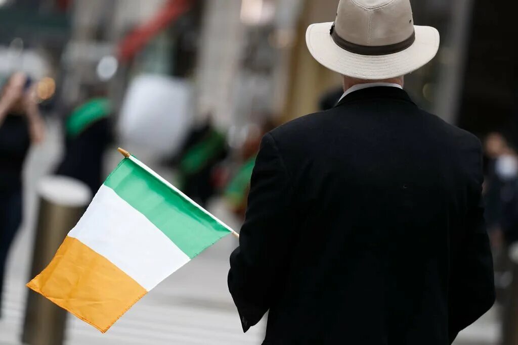 Russian ireland. Нападение на российское посольство. Ирландка и русский парень. Северная ирландия святой патрик. Русско ирландская.