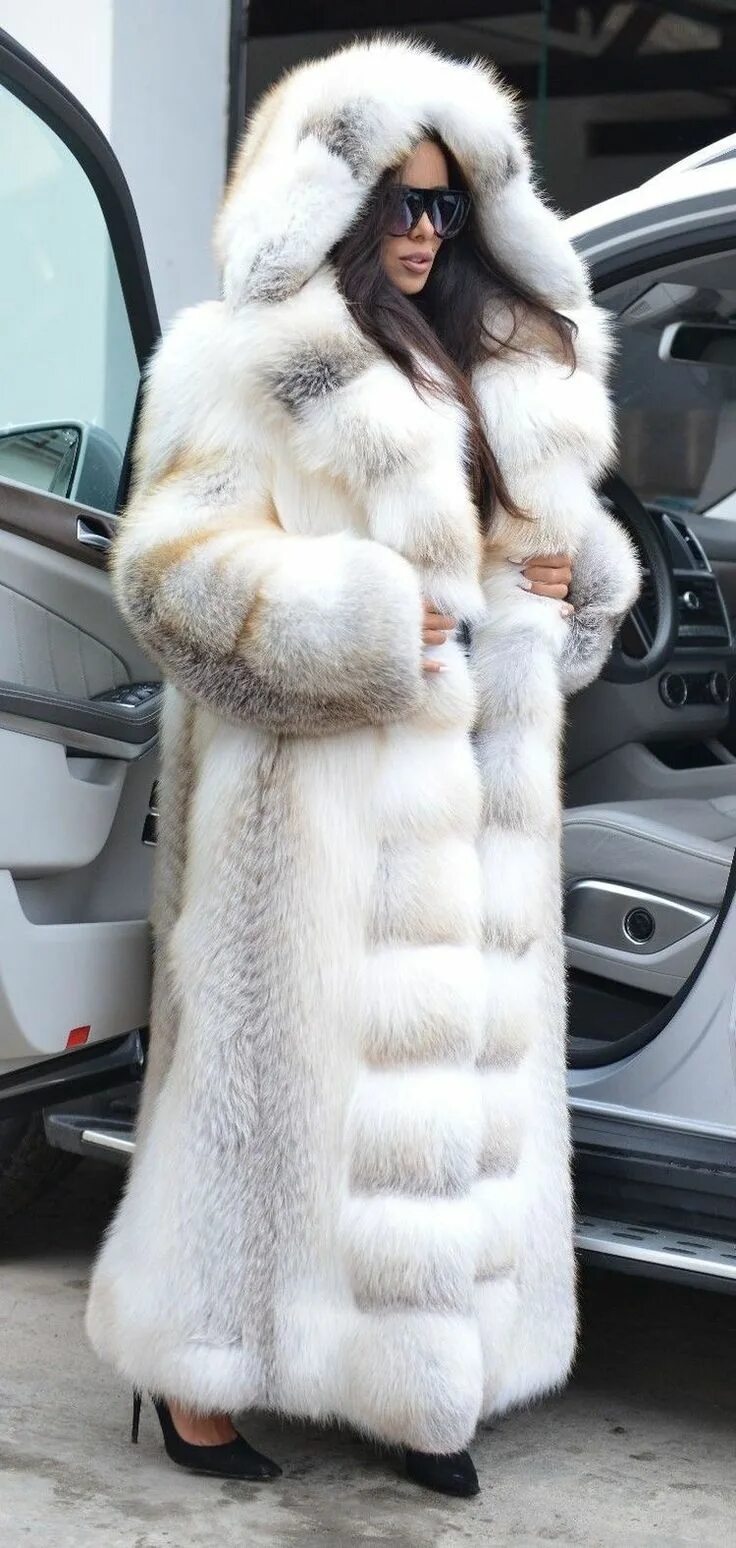 Шуба из короткого меха. Футболка dickies deftones. Furfetishqueen. T t fur. Пончо женское с мехом.