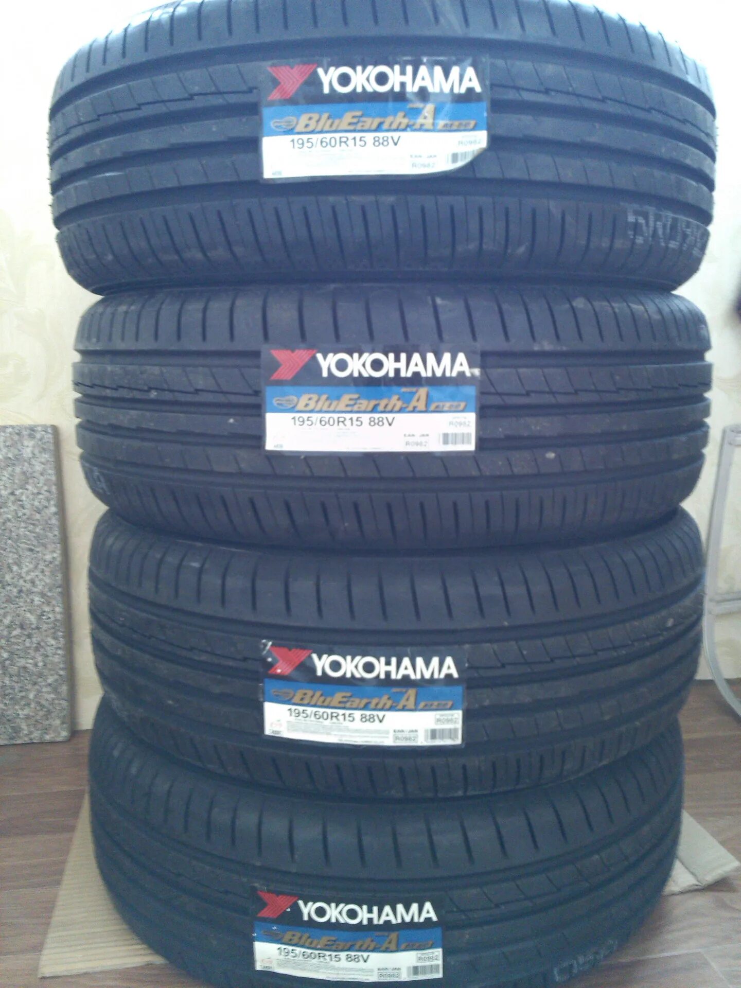 Yokohama BLUEARTH ae50. Yokohama BLUEARTH 190/60 r15. Yokohama r15 195 60. 195/55r15 Yokohama v552 85v. Yokohama bluearth 185 65 r15 купить