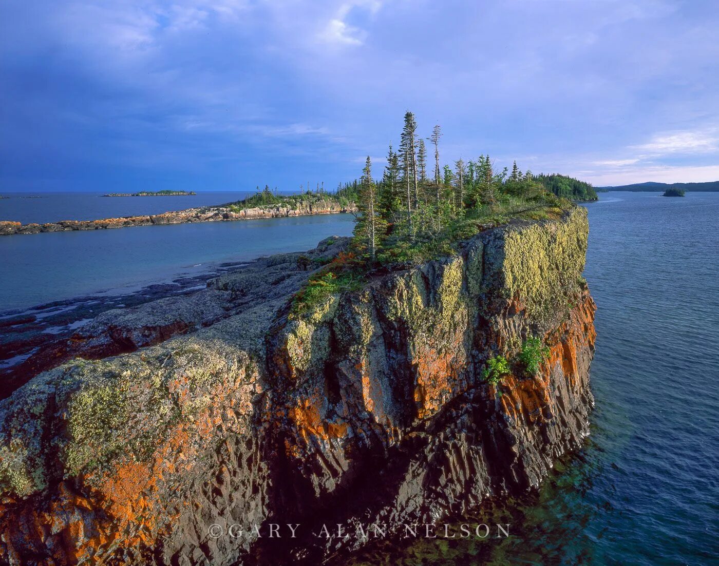 Остров Айл Ройал. Национальный парк Айл-Ройал. Верхнее озеро (Lake Superior). Канада. Национальный парк Мичиган. Mi island