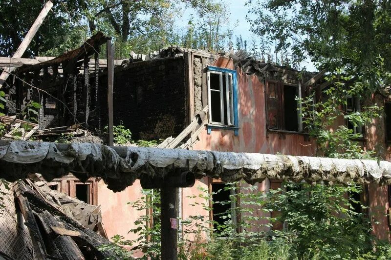 Дом в заводском районе. Саратов развалины заводской район. подпорки для аварийного дома. снос дома заводской район. расселение дома в саратове в заводском районе.