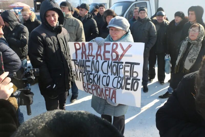 Губернатор митинги. Митинг против Путина в Саратове. Митинг Саратов свободные. Митинг против Путина в Саратове сегодня. Саратов митинг против мобилизации.