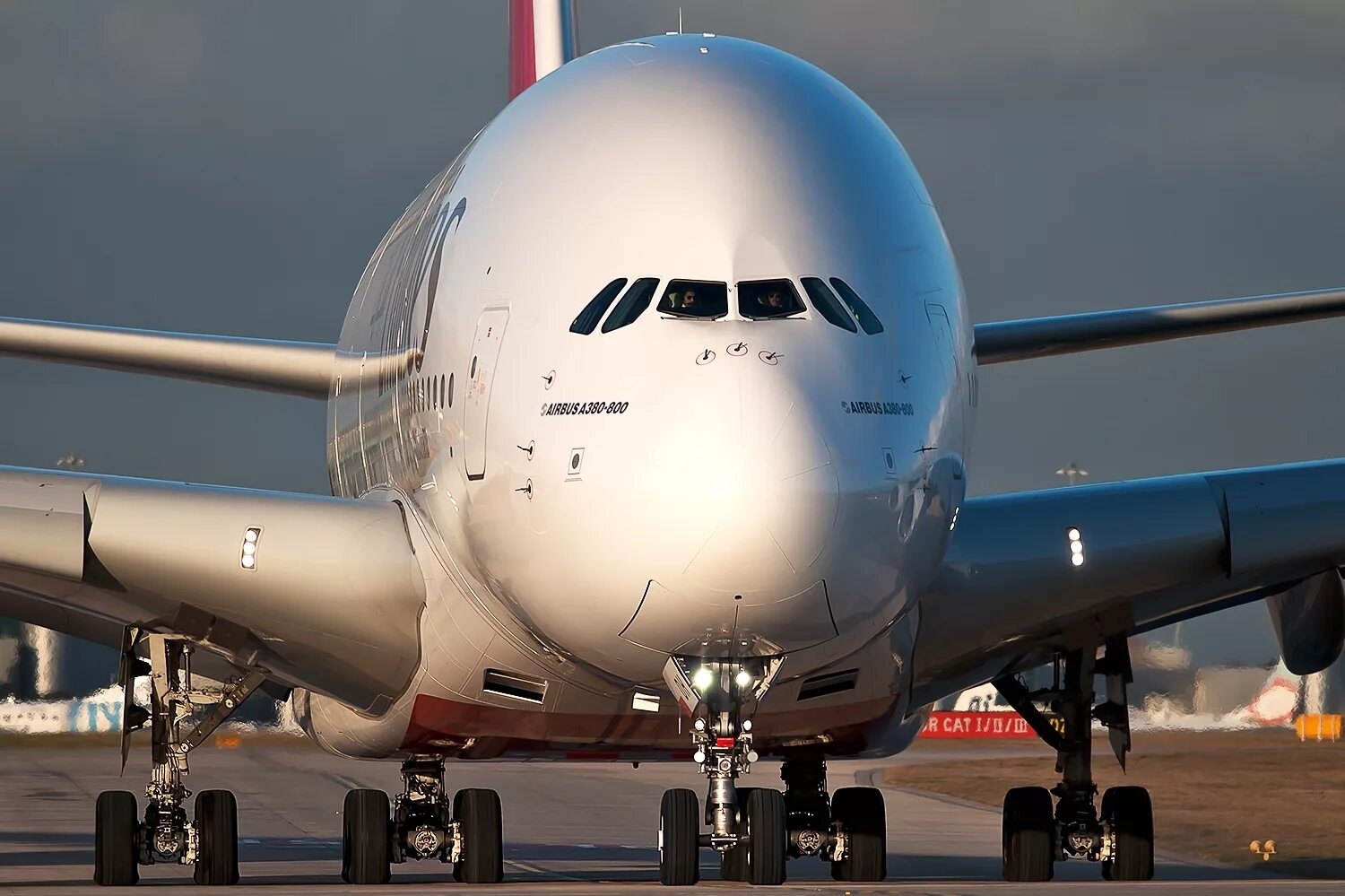 Самые большие пассажирские. Самолёт Airbus a380. Двухэтажный Airbus a380. Двухпалубный самолет Аэробус. Самый большой самолет Аэробус 380.