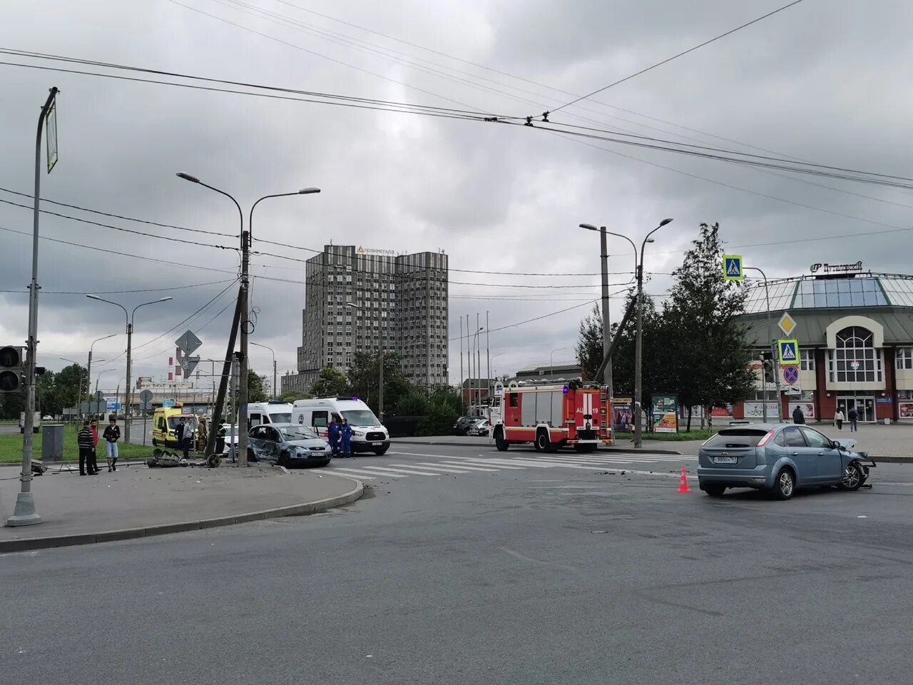 Перекресток проспект. Перекресток народного ополчения. перекресток ленинского и народного ополчения. перекрёсток на ленинском проспекте 137. ленинский проспект ополчения.