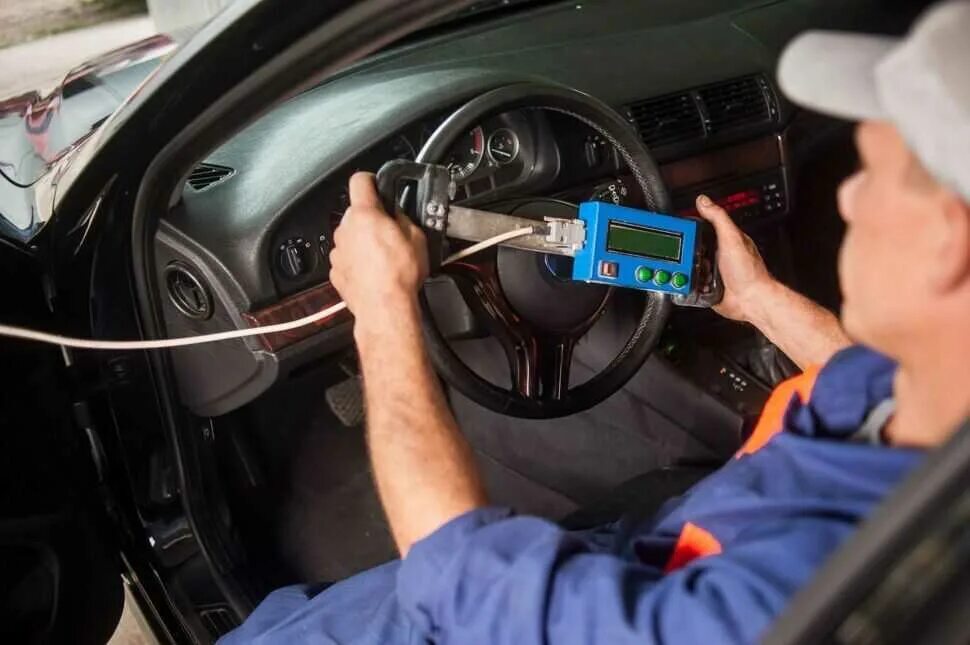 Хват руля. Проверить работу руля. Подрулевые лепестки celica t230. Руль от весты на гранту. Руки на руле.