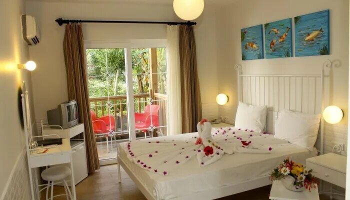 Believe collection punta cana. Бодрум отель very chic hotel. Отель в турции с лифтом на пляж. Белив коллекшн пунта кана. Отель very chic hotel bodrum.