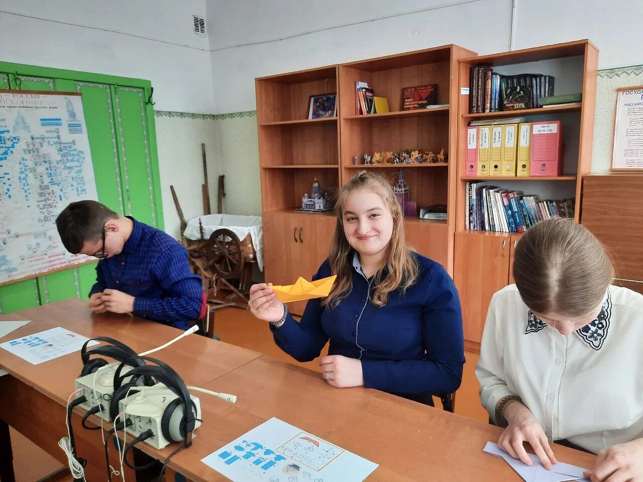 Дефектолог картинки. Логопед картинки. Онлайн консултация лого. Неделя учителей дефектологов. Работа учителя дефектолога с воспитателями в доу.