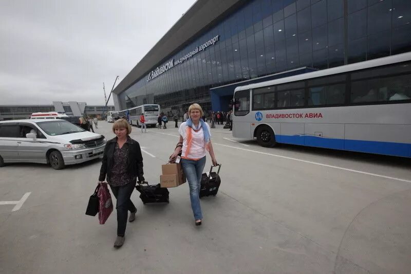Автовокзал аэропорт владивосток. Автовокзал владивосток. Маршрутки арсеньев владивосток. Аэропорт аэропорт владивосток. Аэропорт владивосток.