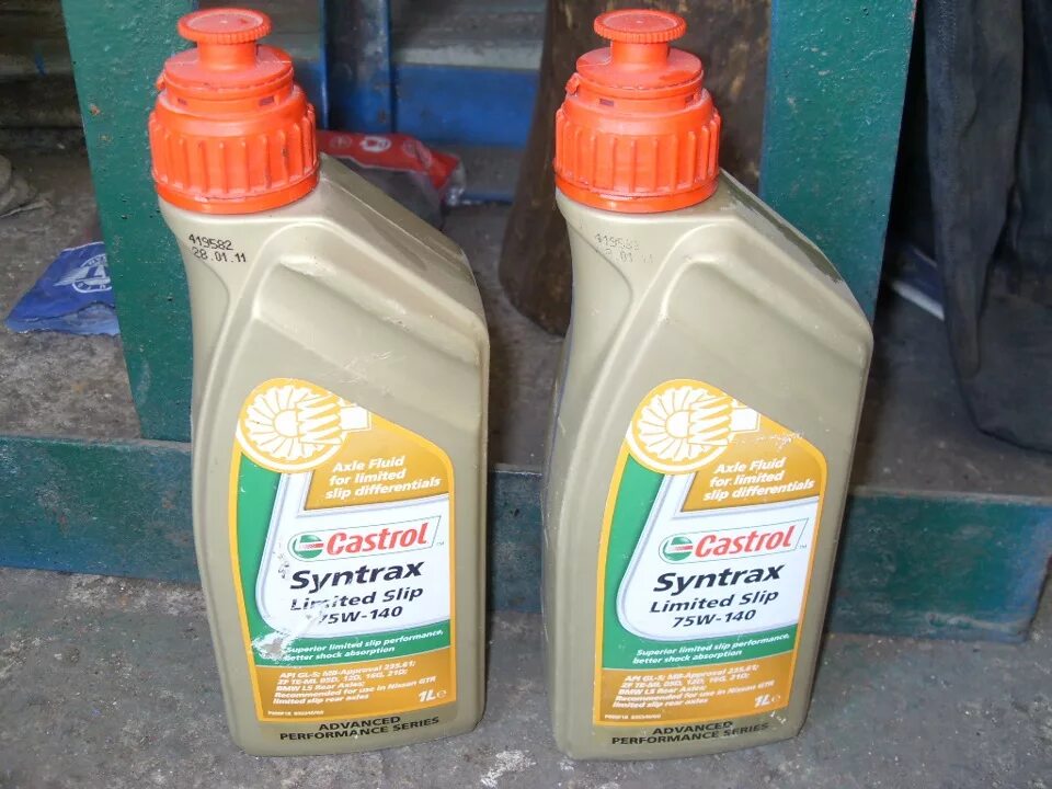 Масло в задний дифференциал. Масло редуктора заднего моста hummer h3. Масло заднего редуктора субару форестер. Масло в задний дифференциал. Задний дифференциал рав 4.