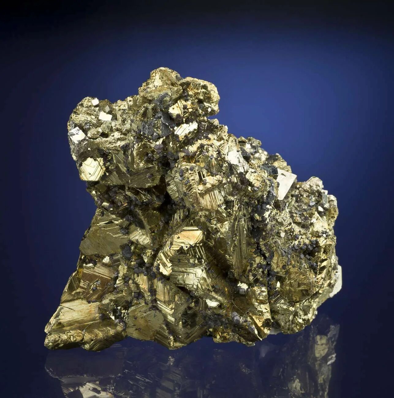 Pyrite large. Пирит куб. Камень пирит тvbtrhfk. Pyrite large. Арсенопирит мышьяковый колчедан.