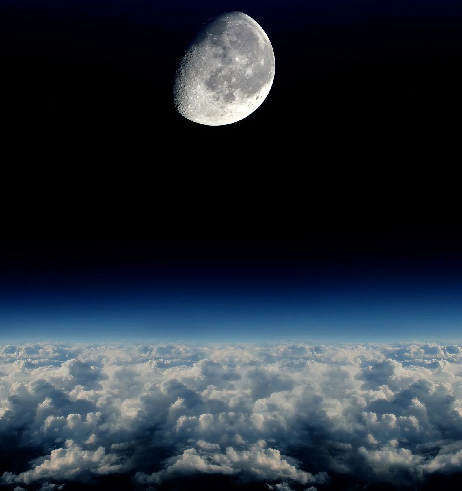 Две луны время. Лунная атмосфера. Небо. Облака. Небо с облаками.