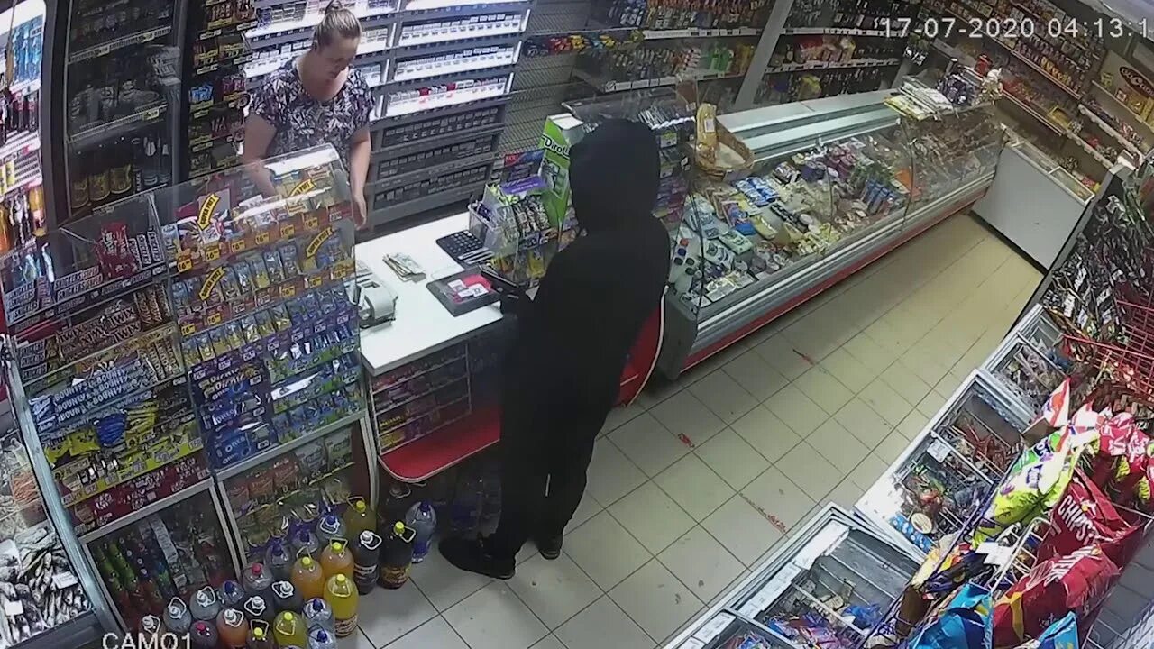 Dangerous store. Ограбление магазина. Грабитель в магазине. Ограбление продуктового. Магазины в Бельцах.