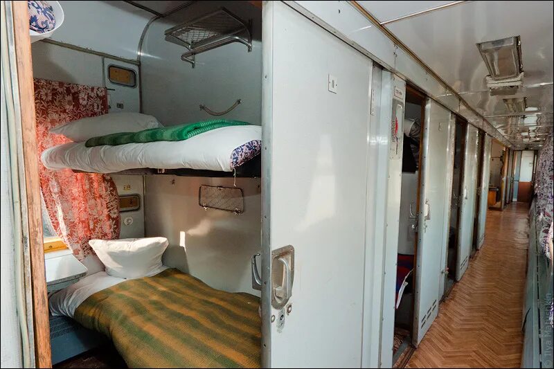 Расположение оборудования на электропоезде. Внутреннее оборудование пассажирских вагонов 002. Купе 2у (для инвалидов) фпк. Восстановительный поезд внутри. Электрическая схема пассажирского вагона.