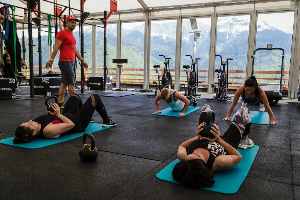 Тренажерный зал. Фитнес центр площадь. Спортзал фит сити клинцы. Фитнес центр площадь. Тренажерный зал.