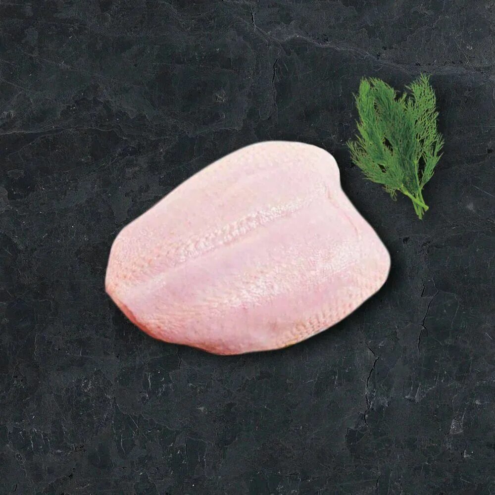 Куриное филе на кости. Фермерская курица. Грудки на кости. Куриная грудка на кости с кожей. Куриная грудка на подложке.