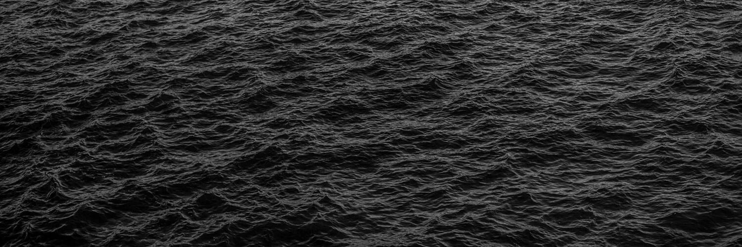 Текст черные волны. Черные волны. Черный с частыми волнами. Волны на черном фоне. Чёрные волны на белом фонетекстура.