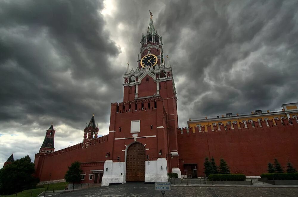 История спасской башни московского кремля. Спасская (Фроловская) башня. Спасские ворота Москва Кремль. Спасская башня Кремля ворота. Ворота Спасской башни Московского Кремля.