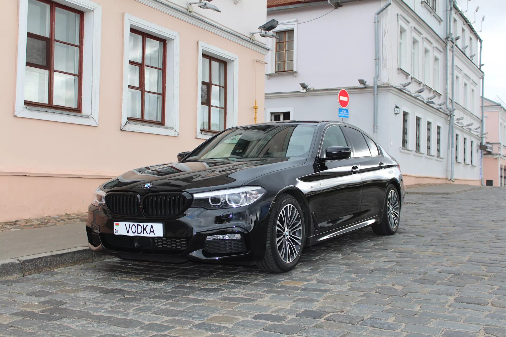 Bmw g30 m. BMW 5 Series g30 Black. BMW 5 g30 черная. Bww g30 Black. BMW 5 g30 Black Edition.