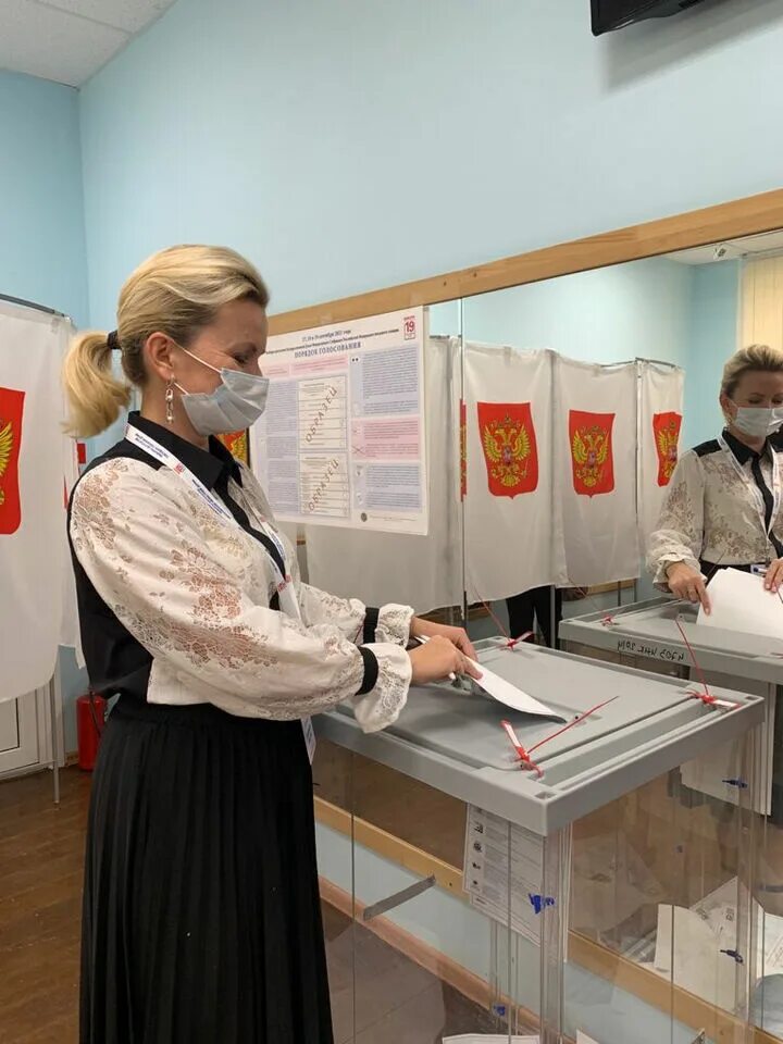 Палата избирателей. Люди на выборах. Выборы в общественную палату. Подсчет голосов. Люди на выборах.