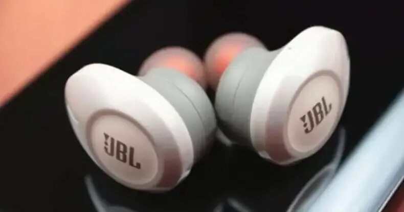 Почему один наушник jbl не. JBL a520 наушники беспроводные. Наушники JBL беспроводные YX-37. JBL наушники lec60950-1. Полупроводные наушники JBL.