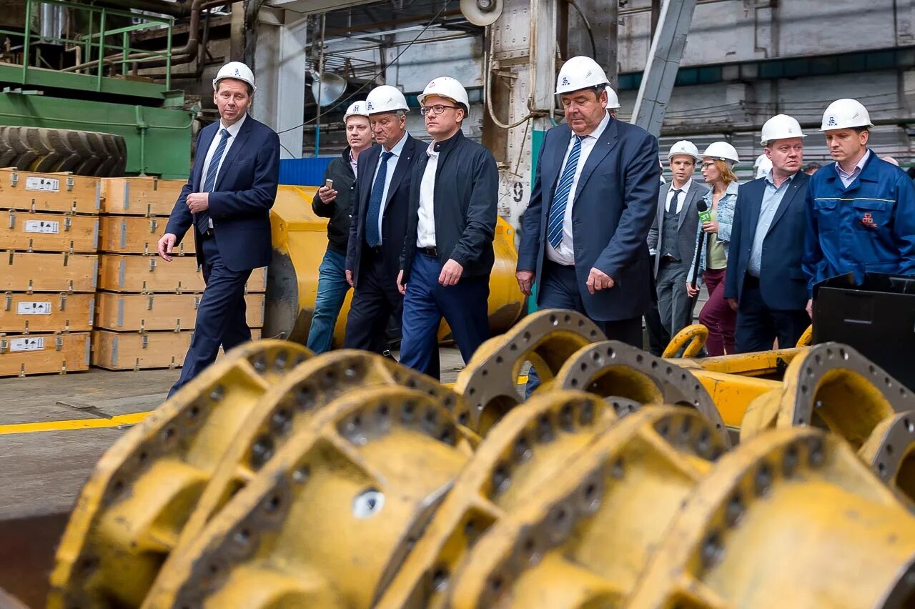 Завод чтз работа. Завод чтз челябинск. директор чтз уралтрак 2025. директор завода текслер. директор завода чтз в челябинске.