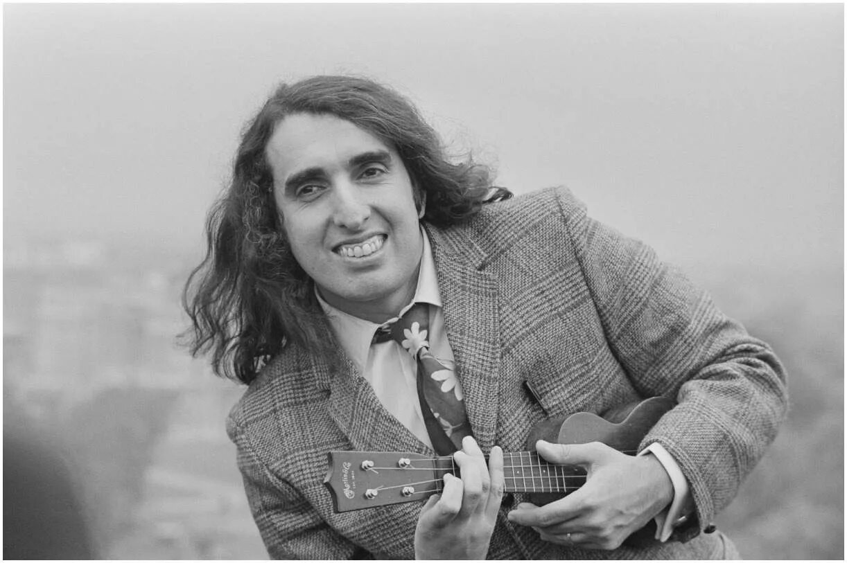 Tiny tim tiptoe through the tulips. Tiny tim. tiny tim певец. tiny tim в молодости. тайни тим молодой.