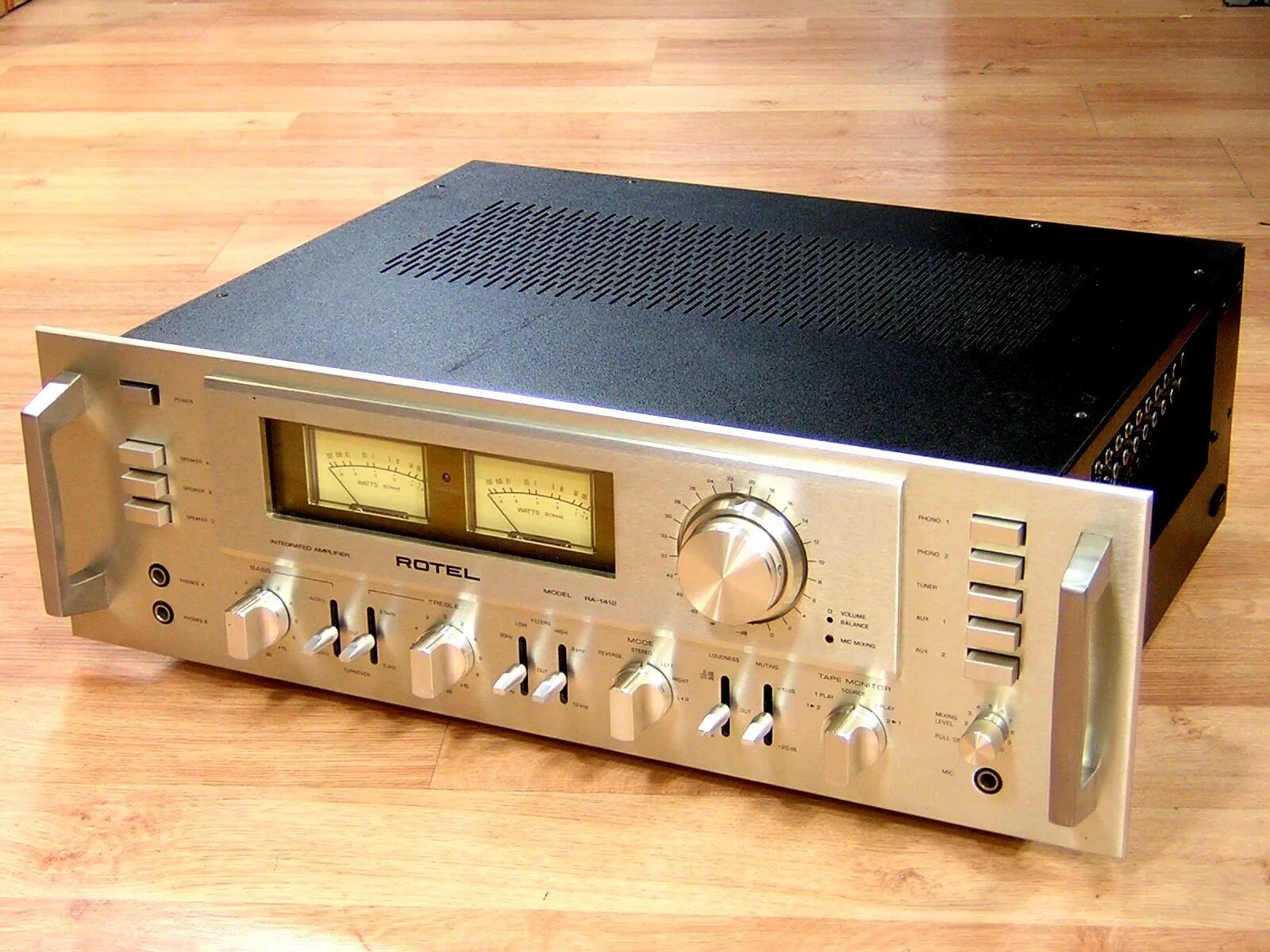Sound amplifier