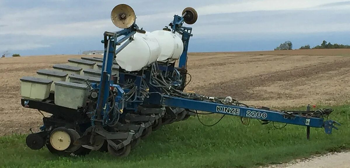 Kinze 3500 3000. Kinze 3505. Сеялка Kinze. Сеялка СПК-8 Сибдон.