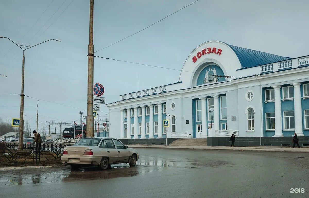 Телефон жд каменска. Железнодорожный вокзал Каменск-Уральский. Вокзал Каменск-Уральский Каменск-Уральский. ЖД станция Каменск-Уральский. Привокзальная 13 Каменск-Уральский.