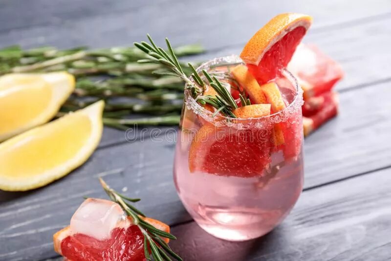 Grapefruit Cocktail. Горящий коктейль с розмарином. Tropical Grapefruit Cocktail.