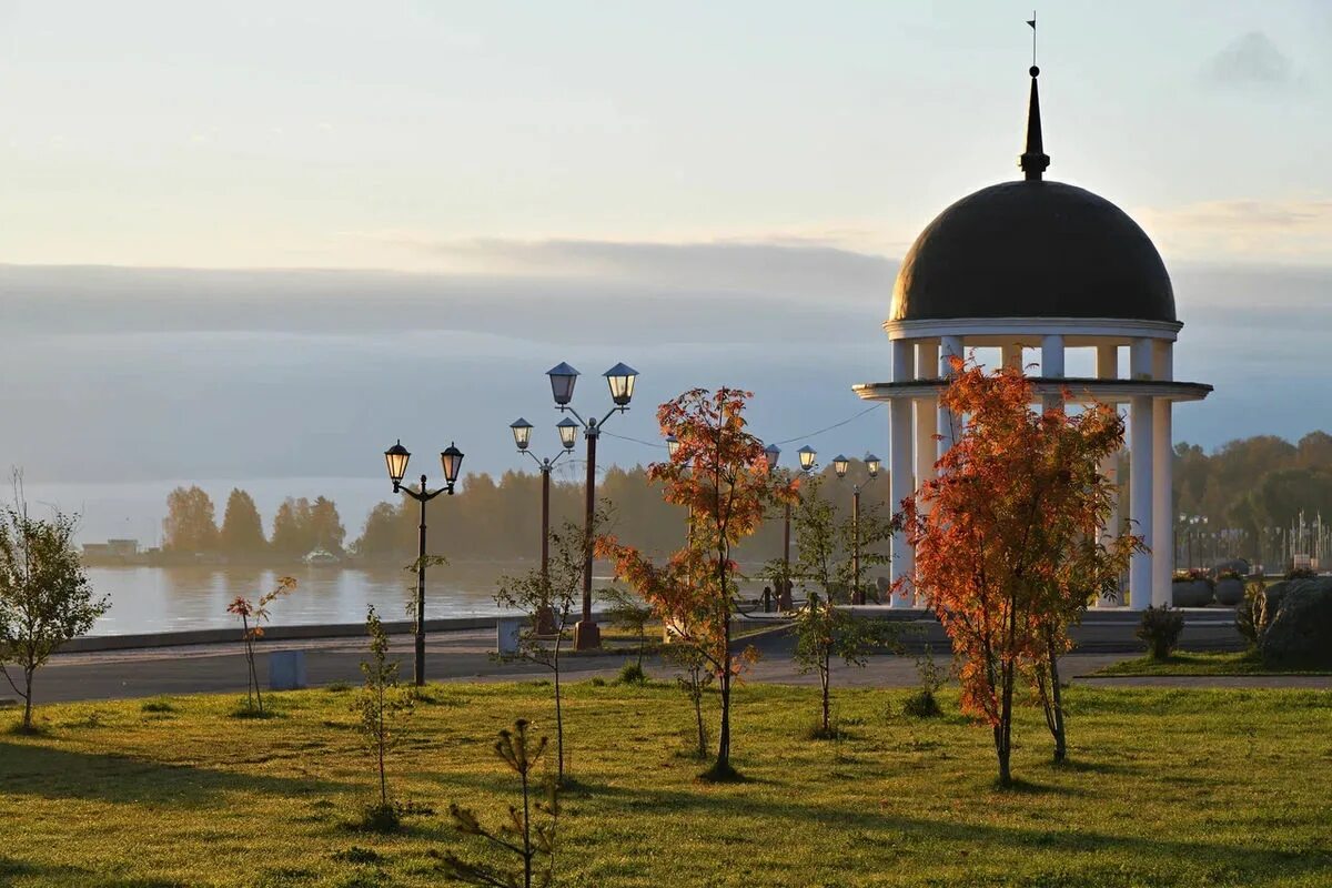 Петрозаводск экскурсии по карелии из петрозаводска. Ротонда Петрозаводск. Карелия Петрозаводск набережная. Петрозаводск центр города. Ротонда Петрозаводск история.