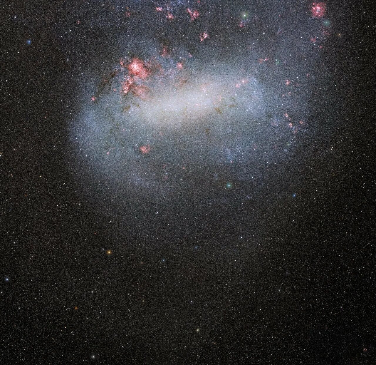 Большое магелланово облако какая галактика. Магеллановы облака Галактика. Большое Магелланово облако Хаббл. Малое Магелланово облако Галактика. Большое Магелланово облако невооруженным глазом.