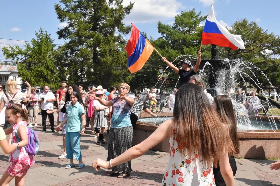 Какой сегодня армения. Вардавар в Армении. Армянский праздник Вардавар. Вартевор праздник в Армении. Праздник Вардавар в Костроме.