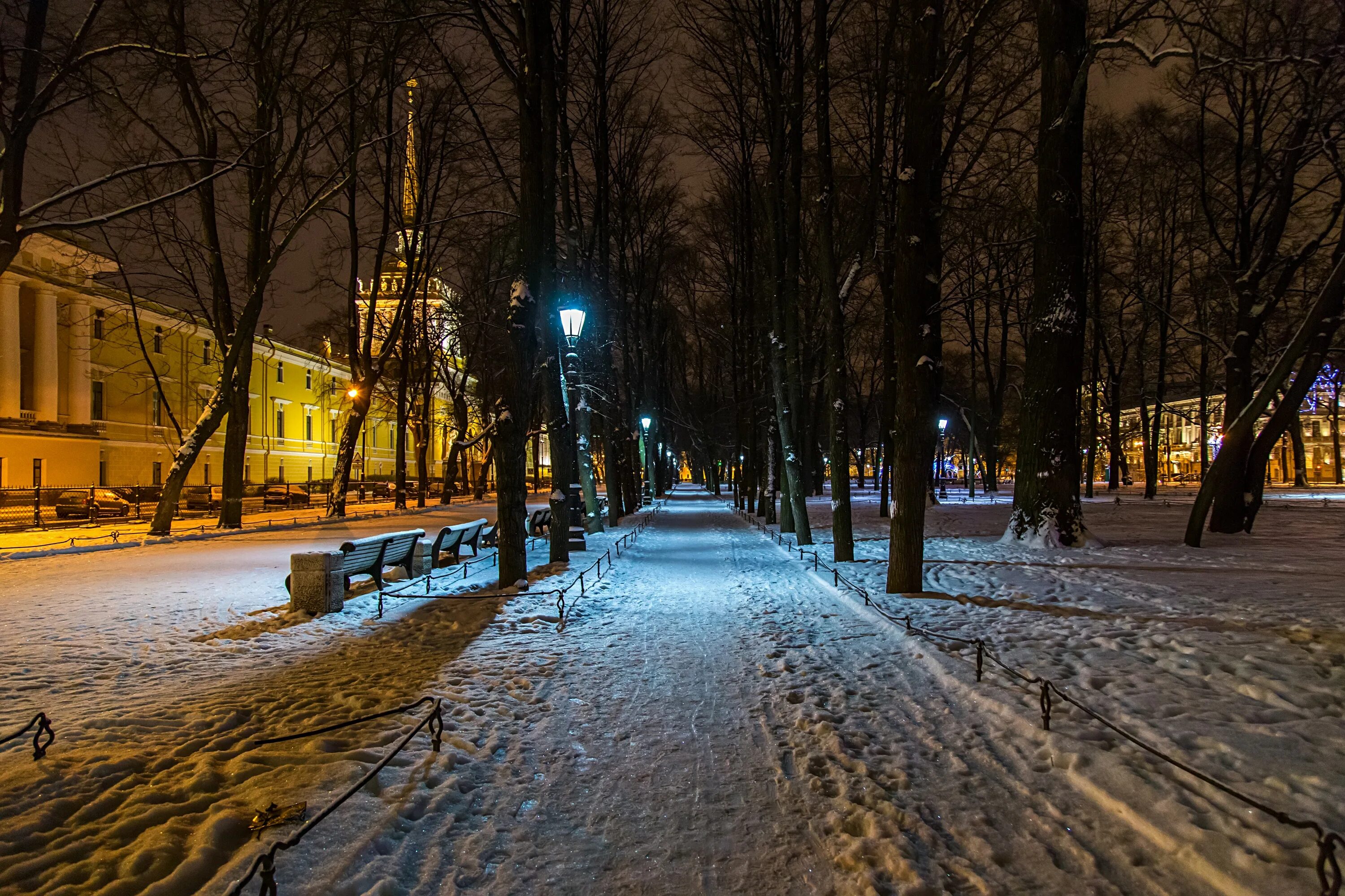 В зимнем сумраке бульвар