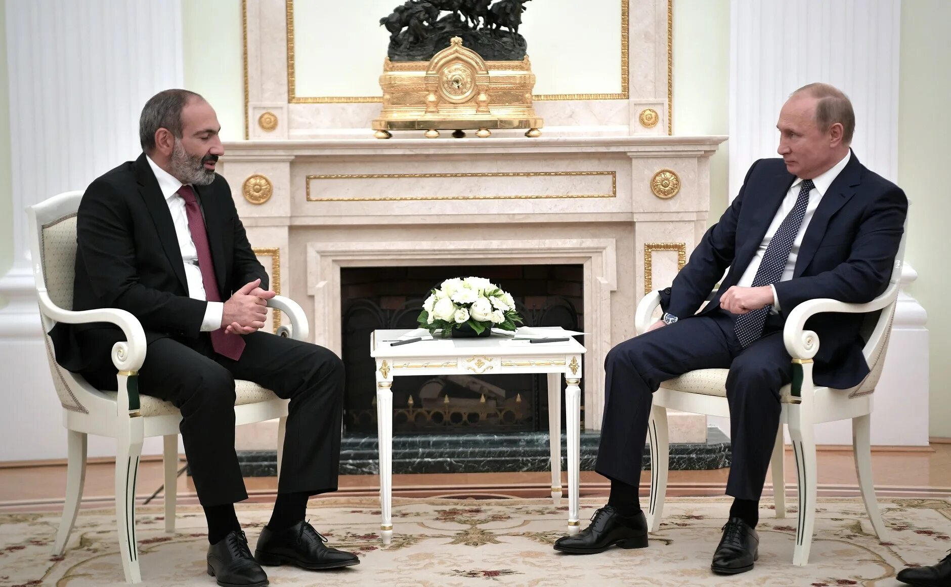 Пашинян поздравил. Nikol pashinyan. nikol pashinyan aliev. пашинян и бердымухамедов.