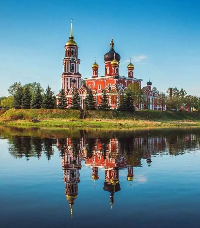 Церкви в старой руссе. Воскресенский храм старая русса. воскресенский собор русса. воскресенский кафедральный собор в старой руссе. русса новгородская область.