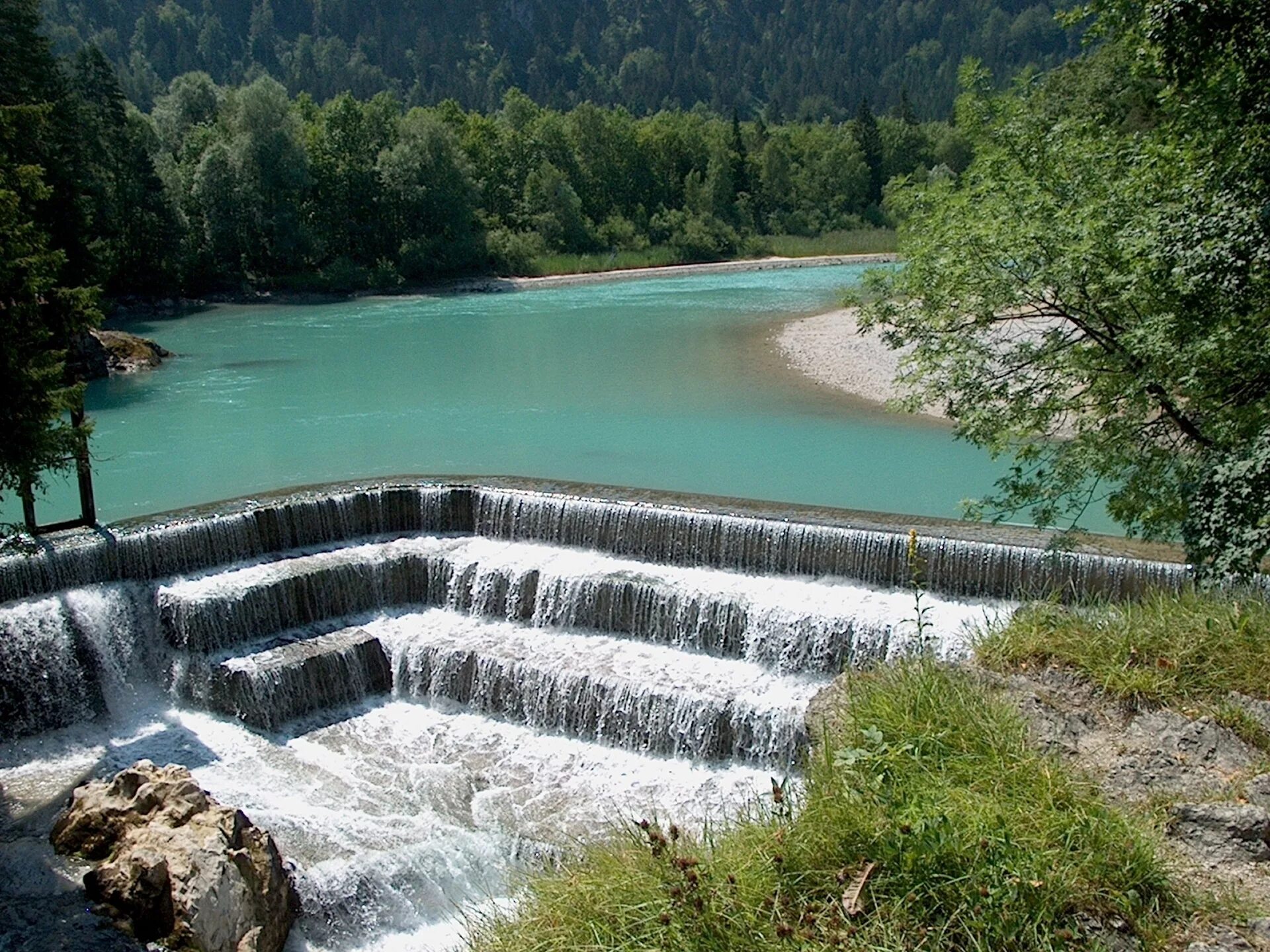 Парк запруды. Плотина водопад река Салгир. Мигнинский пруд Ермаковское. Водопады Дамс Ривер. Водопад Ермаковский район.