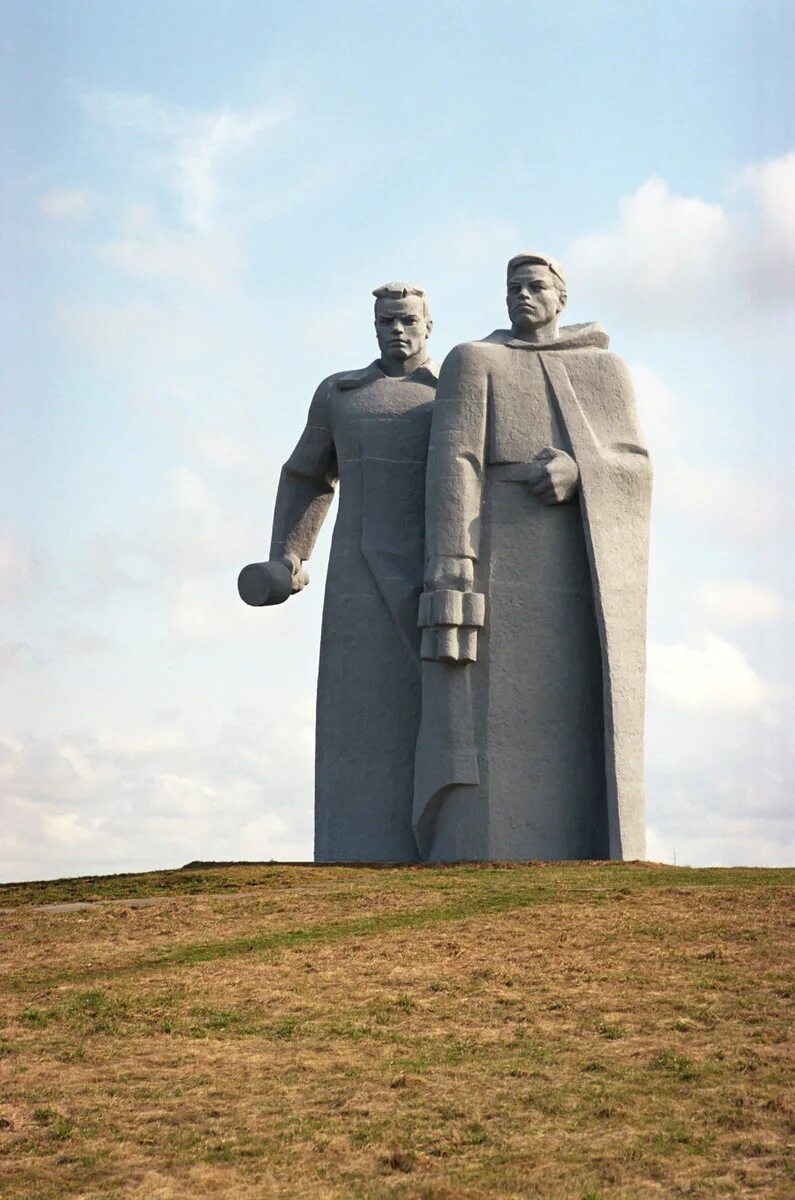 Город героев панфиловцев. Город героев панфиловцев. Мемориал «героям-панфиловцам» в дубосеково. Мемориал «героям-панфиловцам». Разъезд дубосеково памятник 28 панфиловцам.