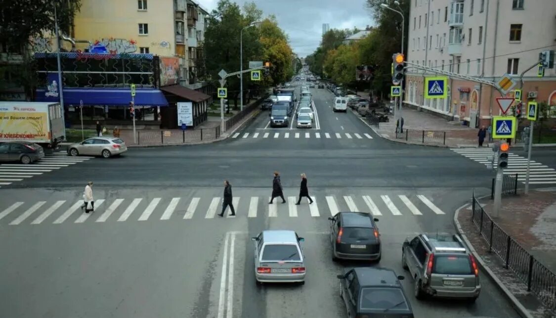перекресток дорог светофор. перекресток дорог светофор. светофор. перекресток дорог светофор. светофор москва.