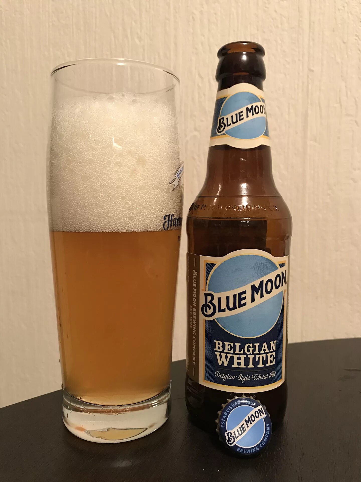 Пиво мун. Бельгийское пиво Блю Мун. Пиво Блю Мун Бланш. Blue Moon Belgian White (Блю Мун бельгийское светлое). Пиво Blue Moon 0.33.