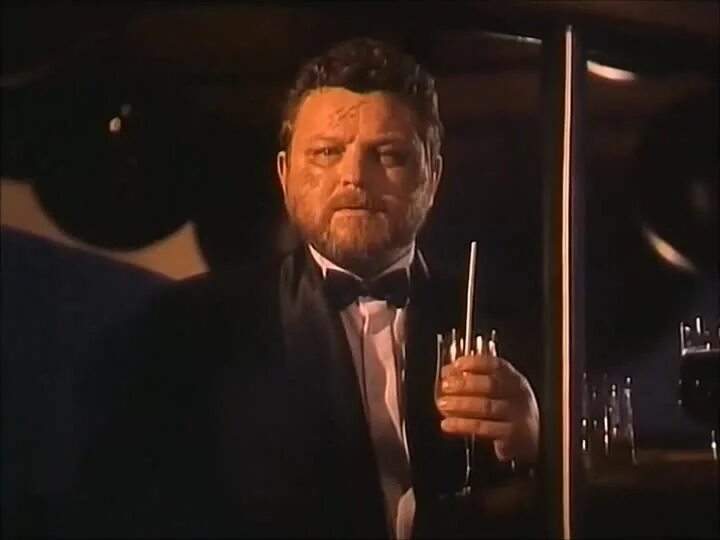 Радостная учительница. Строгий учитель. Профессия учитель. Наверное учительница. Плозая учился к эмеро диаз.